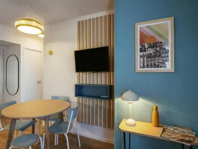 Télévision ou salle de divertissement dans l'établissement Aparthotel Adagio Access Paris La Villette