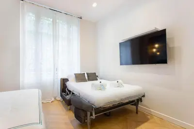Télévision ou salle de divertissement dans l'établissement Cosy & Luxury Kléber Trocadéro Arc de Triomphe