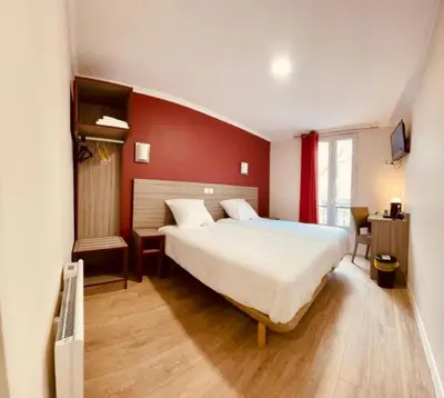 Un ou plusieurs lits dans un hébergement de l'établissement Hipotel Paris Gambetta République