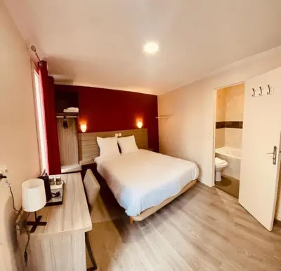 Un ou plusieurs lits dans un hébergement de l'établissement Hipotel Paris Gambetta République