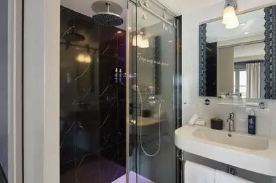 Salle de bains dans l'établissement Les Plumes Hotel