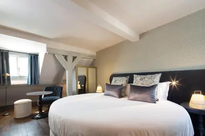 Un ou plusieurs lits dans un hébergement de l'établissement Les Plumes Hotel