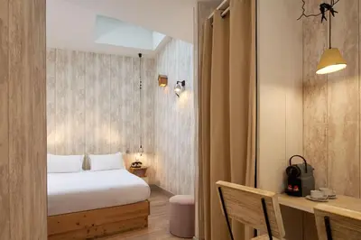 Un ou plusieurs lits dans un hébergement de l'établissement Les Plumes Hotel