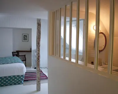 Un ou plusieurs lits dans un hébergement de l'établissement Hôtel du Temps Paris