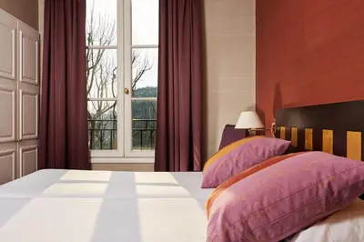 Un ou plusieurs lits dans un hébergement de l'établissement Hotel De La Jatte