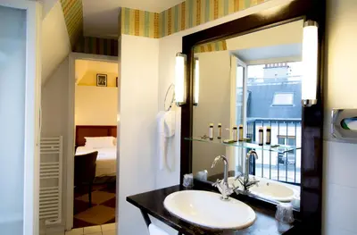 Salle de bains dans l'établissement Hôtel Quartier Latin