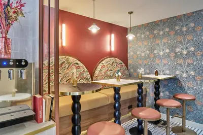 Cuisine ou kitchenette dans l'établissement Hôtel Joséphine by Happyculture