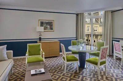Coin salon dans l'établissement Fraser Suites Le Claridge Champs-Elysées