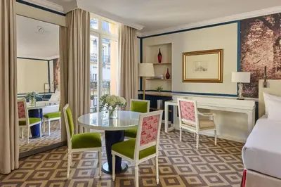Coin salon dans l'établissement Fraser Suites Le Claridge Champs-Elysées