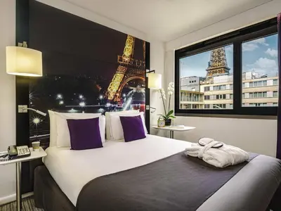 Un ou plusieurs lits dans un hébergement de l'établissement Mercure Paris Centre Tour Eiffel