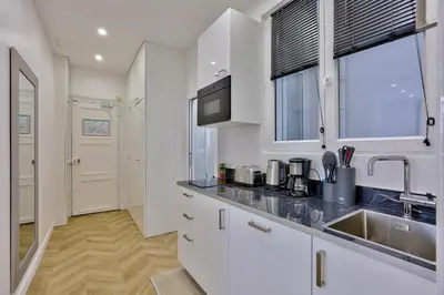 Cuisine ou kitchenette dans l'établissement 92 - Beautiful Apartment in Montorgueil