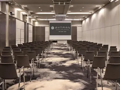 Espace de conférence ou salle de réunion dans l'établissement Pullman Paris Centre - Bercy