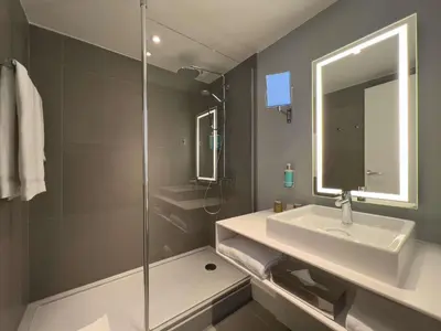 Salle de bains dans l'établissement Novotel Paris Centre Gare Montparnasse