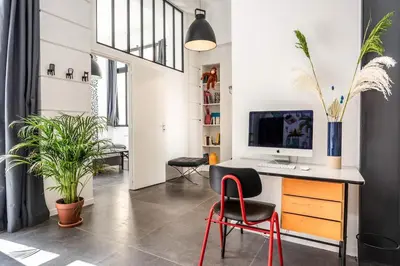 Télévision ou salle de divertissement dans l'établissement Outstanding Artist Loft - 6 guests - Marais and Canal