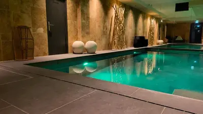Piscine de l'établissement Star Champs-Elysées ou située à proximité