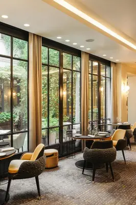 Coin salon dans l'établissement Le Burgundy Paris