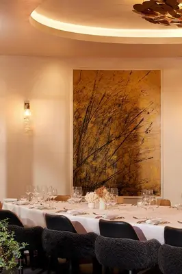 Restaurant ou autre lieu de restauration dans l'établissement Le Burgundy Paris
