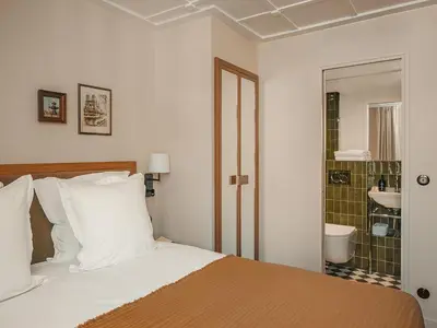 Salle de bains dans l'établissement Hôtel du Savoir