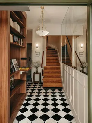 Bibliothèque dans l'hôtel