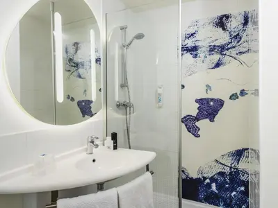 Salle de bains dans l'établissement ibis budget Paris Porte de Bercy
