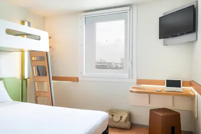 Télévision ou salle de divertissement dans l'établissement ibis budget Paris Porte de Bercy