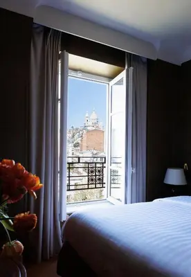 Vue générale sur la montagne ou vue sur la montagne depuis l'hôtel