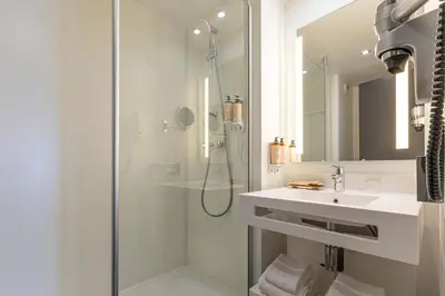Salle de bains dans l'établissement Mercure Paris Malakoff Parc des Expositions