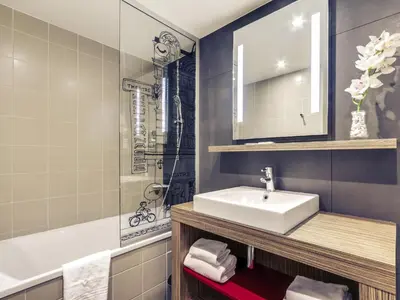 Salle de bains dans l'établissement Hôtel Mercure Paris Centre Gare Montparnasse