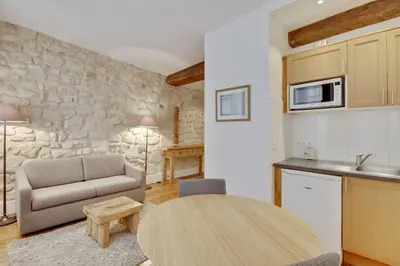 Cuisine ou kitchenette dans l'établissement Apartments for Work in City Center