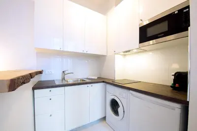 Cuisine ou kitchenette dans l'établissement Apartments for Work in City Center
