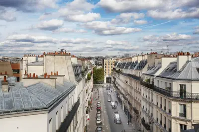 Vue générale sur Paris ou vue de la ville depuis l'hôtel