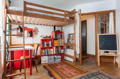 Bibliothèque dans l'appart'hôtel