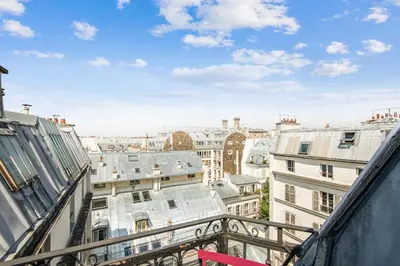 Vue générale sur Paris ou vue de la ville depuis l'appartement