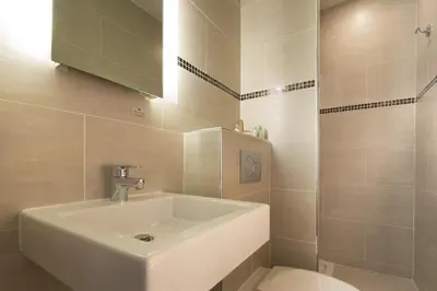 Salle de bains dans l'établissement Turenne Le Marais