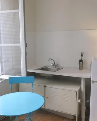 Cuisine ou kitchenette dans l'établissement Mini Loft Del Sarte CityCosy