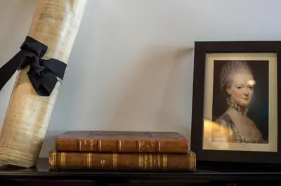 Bibliothèque dans l'hôtel