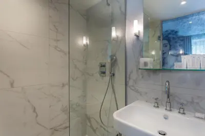 Salle de bains dans l'établissement Hôtel La Comtesse