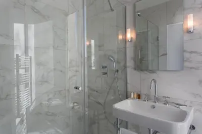 Salle de bains dans l'établissement Hôtel La Comtesse