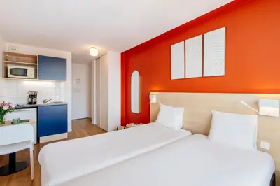 Un ou plusieurs lits dans un hébergement de l'établissement Aparthotel Adagio Access Paris Saint-Denis Pleyel