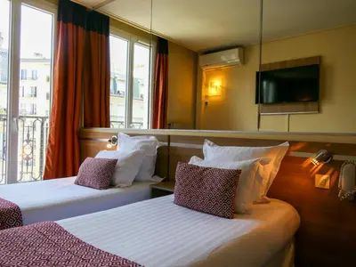 Un ou plusieurs lits dans un hébergement de l'établissement Hôtel de France Quartier Latin
