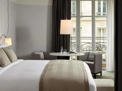 Un ou plusieurs lits dans un hébergement de l'établissement Sofitel Paris Arc De Triomphe