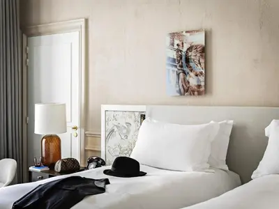 Un ou plusieurs lits dans un hébergement de l'établissement Sofitel Le Scribe Paris Opera