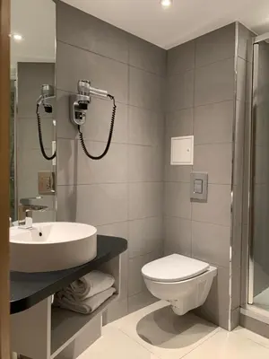 Salle de bains dans l'établissement Timhotel Odessa Montparnasse