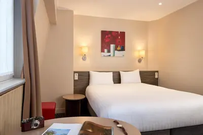 Un ou plusieurs lits dans un hébergement de l'établissement Timhotel Odessa Montparnasse