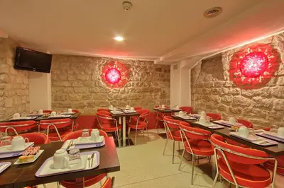 Restaurant ou autre lieu de restauration dans l'établissement Timhotel Odessa Montparnasse