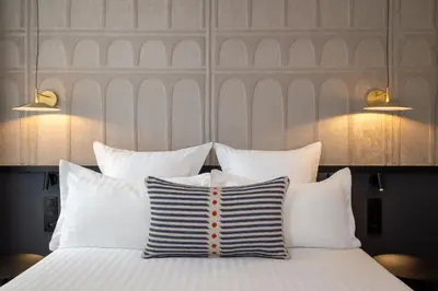Un ou plusieurs lits dans un hébergement de l'établissement Hotel Grand Coeur Latin