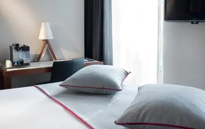 Un ou plusieurs lits dans un hébergement de l'établissement Hotel Saint Dominique