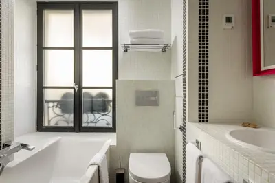 Salle de bains dans l'établissement Monceau Elysées