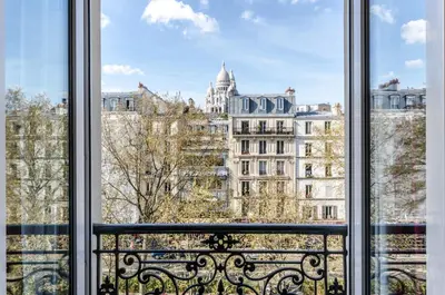 Vue générale sur Paris ou vue de la ville depuis l'hôtel