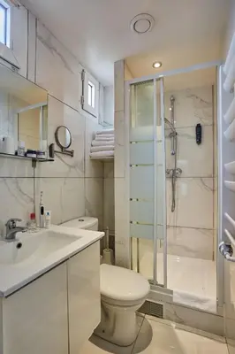 Salle de bains dans l'établissement Huni Hôtel